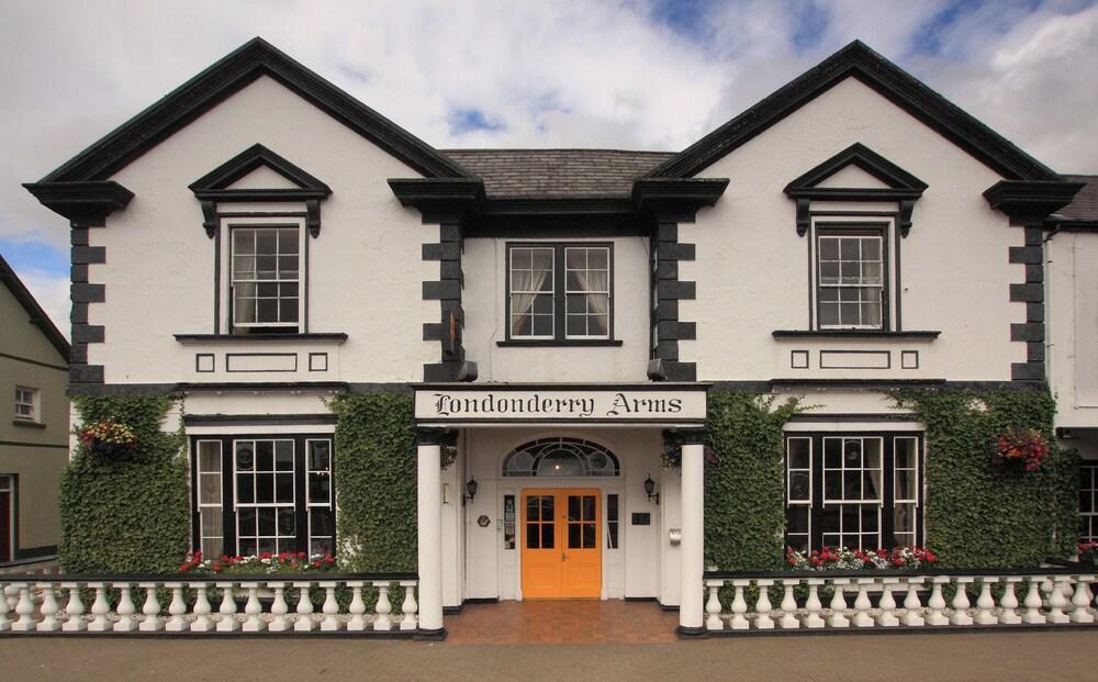 Londonderry Arms Hotel Carnlough Bagian luar foto