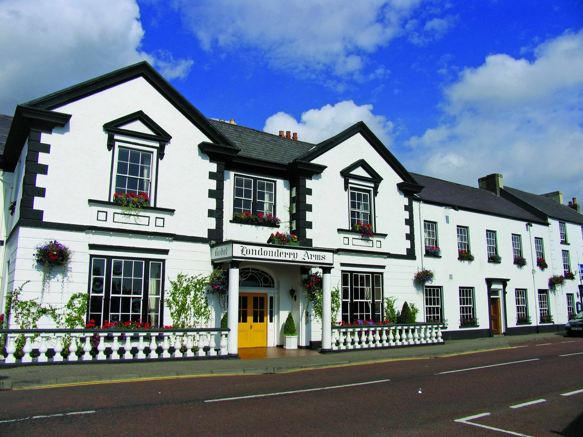 Londonderry Arms Hotel Carnlough Bagian luar foto